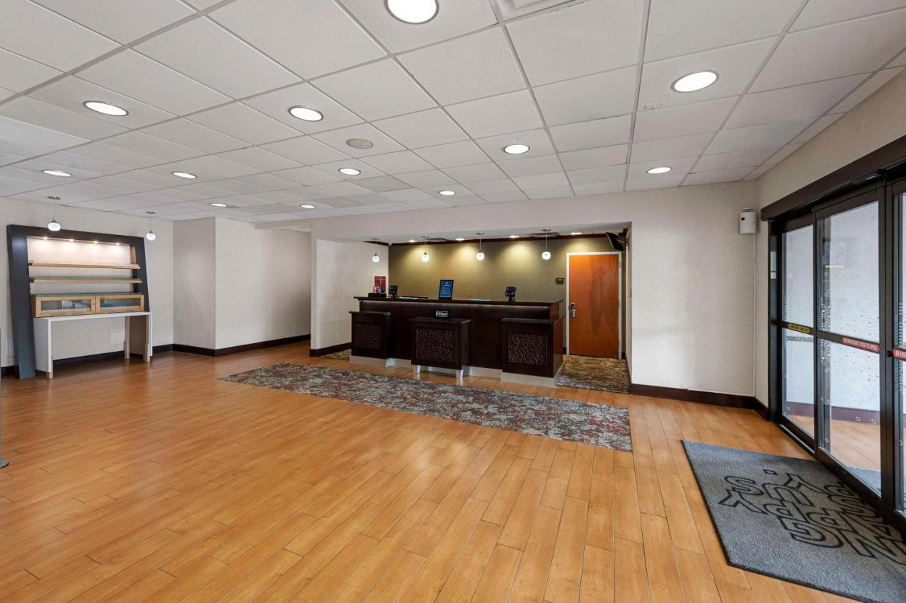 Hampton Inn Nanuet Esterno foto